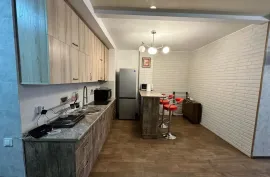 იყიდება ბინა, 2 ოთახიანი, ძველი აშენებული, ბათუმი