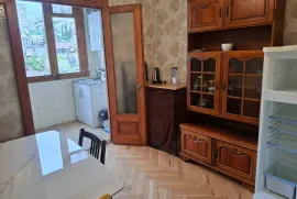 ქირავდება ბინა, 2 ოთახიანი, ძველი აშენებული, თბილისი, საბურთალო