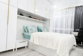 იყიდება ბინა, 4 ოთახიანი, ახალი აშენებული, ბათუმი, ბაგრატიონის უბანი