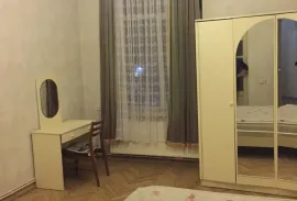 ქირავდება სახლი, 4 ოთახიანი, თბილისი, საბურთალო