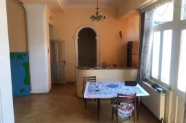 ქირავდება სახლი, 4 ოთახიანი, თბილისი, საბურთალო