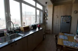 იყიდება ბინა, 3 ოთახიანი, ძველი აშენებული, თბილისი, ჩუღურეთი