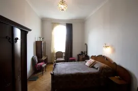 იყიდება ბინა, 3 ოთახიანი, ძველი აშენებული, თბილისი, ჩუღურეთი