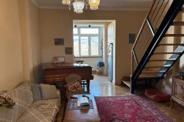 იყიდება ბინა, 3 ოთახიანი, ძველი აშენებული, თბილისი, ჩუღურეთი