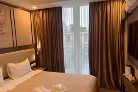 იყიდება, სასტუმრო