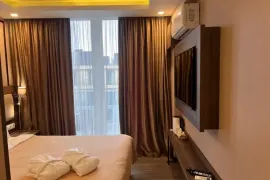 იყიდება, სასტუმრო