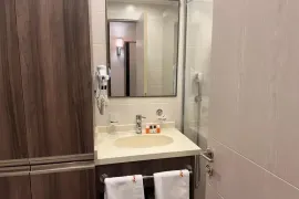 იყიდება, სასტუმრო