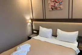 იყიდება, სასტუმრო