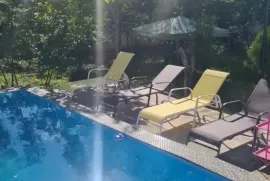 ქირავდება სახლი დღიურად, 5 ოთახიანი, თბილისი, მუხიანი