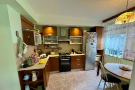 ქირავდება ბინა, 4 ოთახიანი, ძველი აშენებული, თბილისი, ვაკე