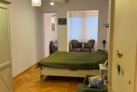 ქირავდება ბინა, 4 ოთახიანი, ძველი აშენებული, თბილისი, ვაკე