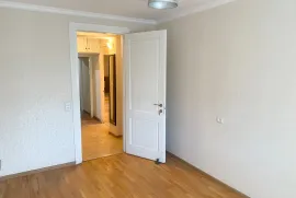 იყიდება ბინა, 3 ოთახიანი, ძველი აშენებული, თბილისი, საბურთალო