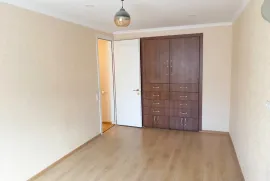 იყიდება ბინა, 3 ოთახიანი, ძველი აშენებული, თბილისი, საბურთალო