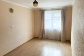 იყიდება ბინა, 3 ოთახიანი, ძველი აშენებული, თბილისი, საბურთალო