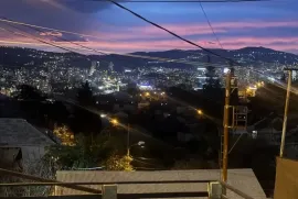 იყიდება სახლი, 3 ოთახიანი, თბილისი, სვანეთის უბანი