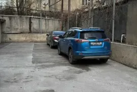 იყიდება, უნივერსალური კომერციული  ფართი, საბურთალო