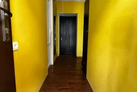 იყიდება სახლი, 8 ოთახიანი, თბილისი, ჩუღურეთი