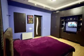 იყიდება სახლი, 8 ოთახიანი, თბილისი, ჩუღურეთი