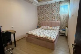 იყიდება სახლი, 8 ოთახიანი, თბილისი, ჩუღურეთი