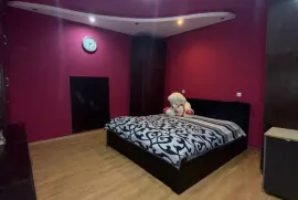 იყიდება სახლი, 8 ოთახიანი, თბილისი, ჩუღურეთი