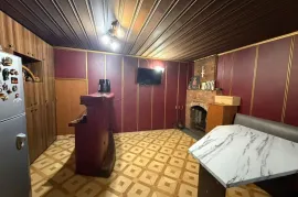 იყიდება სახლი, 8 ოთახიანი, თბილისი, ჩუღურეთი