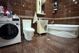 იყიდება სახლი, 8 ოთახიანი, თბილისი, ჩუღურეთი