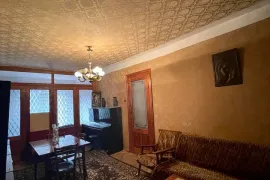 იყიდება ბინა, 4.5 ოთახიანი, ძველი აშენებული, თბილისი, გლდანი