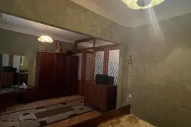 იყიდება ბინა, 4.5 ოთახიანი, ძველი აშენებული, თბილისი, გლდანი