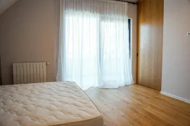 House For Rent, 5 Room, Suburbs of Tbilisi, Tskneti