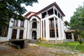 იყიდება სახლი, 10 ოთახიანი, თბილისის შემოგარენი, წყნეთი