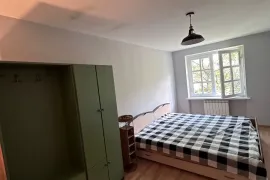 ქირავდება ბინა, 2 ოთახიანი, ძველი აშენებული, თბილისი, საბურთალო