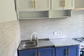 ქირავდება ბინა, 2 ოთახიანი, ძველი აშენებული, თბილისი, საბურთალო