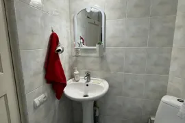 Аренда, 2 Kомнатная, Старое здание, Тбилиси, saburtalo