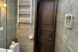 ქირავდება ბინა, 3 ოთახიანი, ძველი აშენებული, თბილისი, ჩუღურეთი