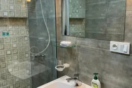 ქირავდება ბინა, 3 ოთახიანი, ძველი აშენებული, თბილისი, ჩუღურეთი