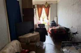 იყიდება ბინა, 3 ოთახიანი, ძველი აშენებული, თბილისი, ჩუღურეთი