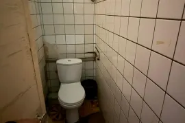 იყიდება ბინა, 3 ოთახიანი, ძველი აშენებული, თბილისი, ჩუღურეთი