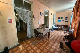 იყიდება ბინა, 3 ოთახიანი, ძველი აშენებული, თბილისი, ჩუღურეთი