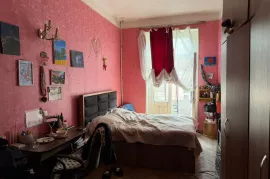 იყიდება ბინა, 3 ოთახიანი, ძველი აშენებული, თბილისი, ჩუღურეთი