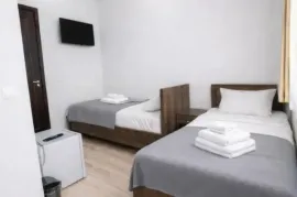 ქირავდება დღიურად, სასტუმრო, მახინჯაური