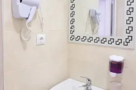 ქირავდება დღიურად, სასტუმრო, მახინჯაური