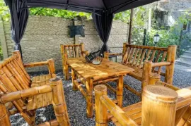 ქირავდება დღიურად, სასტუმრო, მახინჯაური