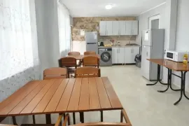 ქირავდება დღიურად, სასტუმრო, მახინჯაური