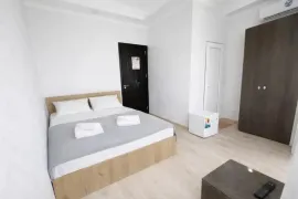 ქირავდება დღიურად, სასტუმრო, მახინჯაური