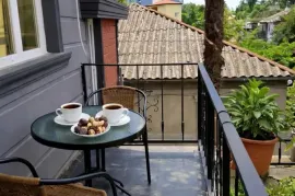 ქირავდება დღიურად, სასტუმრო, მახინჯაური