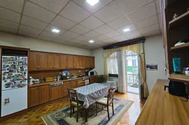 იყიდება სახლი, 12 ოთახიანი, ბათუმი, რუსთაველის უბანი