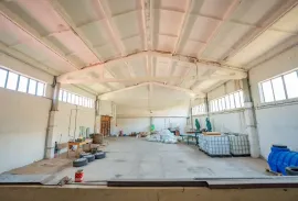 For Sale , Universal commercial space, Gori