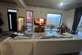 იყიდება სახლი, 11 ოთახიანი, თბილისი, საბურთალო