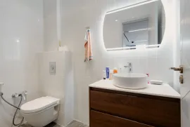 იყიდება სახლი, 5 ოთახიანი, ბათუმი