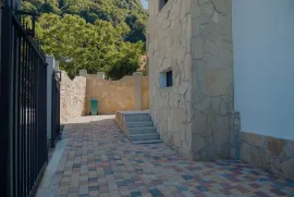 იყიდება სახლი, 5 ოთახიანი, ბათუმი